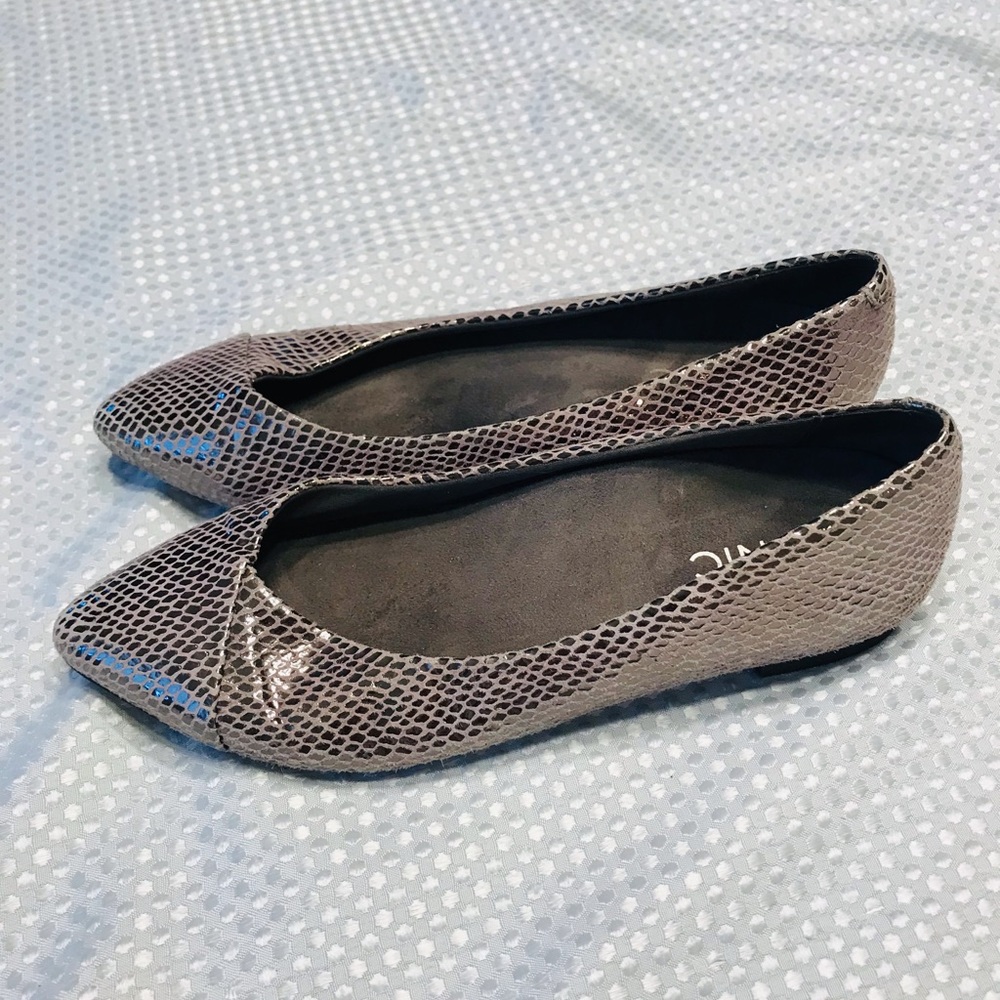 Vionic‎ flats - Picture 2 of 9